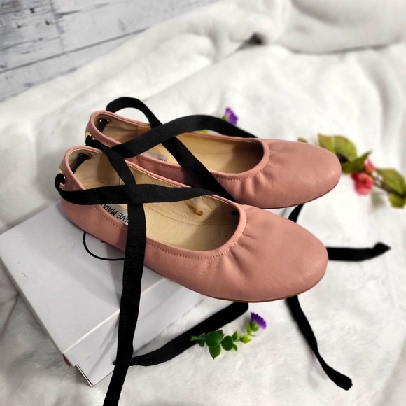 Steve Madden lace-up flats - Picture 2 of 3